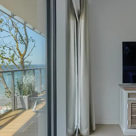 Perlowy Z Bezposrednim Widokiem Na Morze- Nadmorski Luksus Apartamento